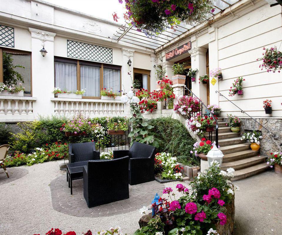 Hotel Crystal Centre 3*